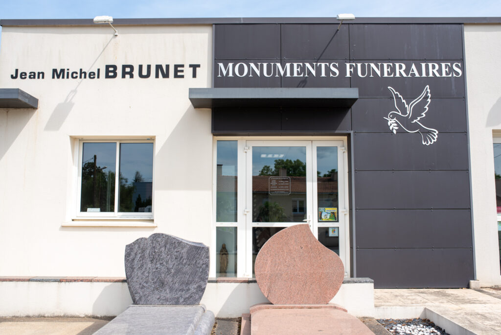 devanture de marbrerie funeraire