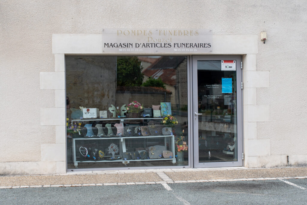 devanture de magasin funeraire